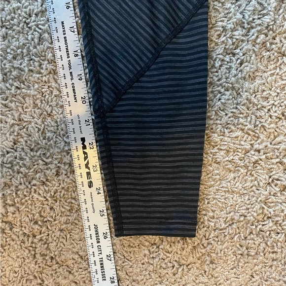 Beyond Yoga Stripe Essential Legging Size S black grey - Picture 9 of 12